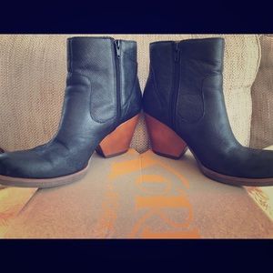 Kork-Ease Patrina Black 9.5